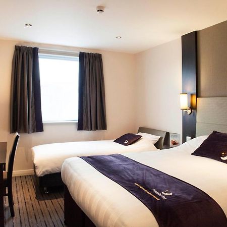 Premier Inn Guildford North - A3 Экстерьер фото