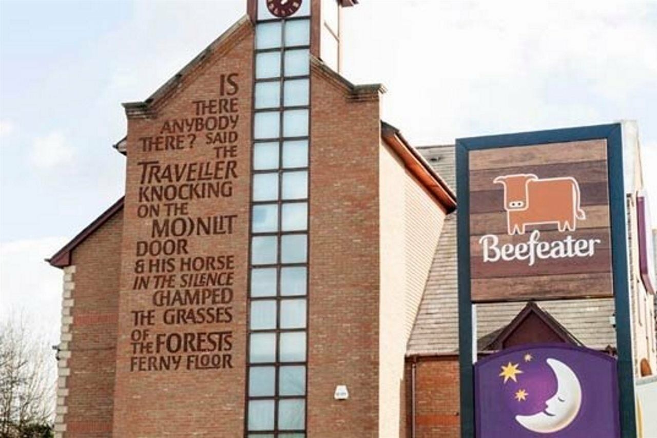 Premier Inn Guildford North - A3 Экстерьер фото
