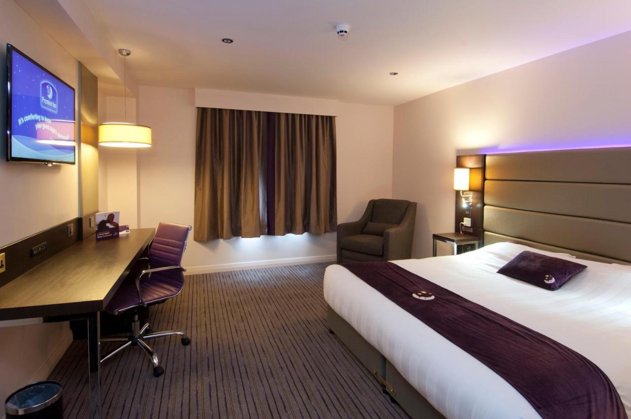 Premier Inn Guildford North - A3 Экстерьер фото