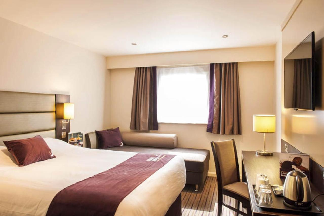 Premier Inn Guildford North - A3 Экстерьер фото