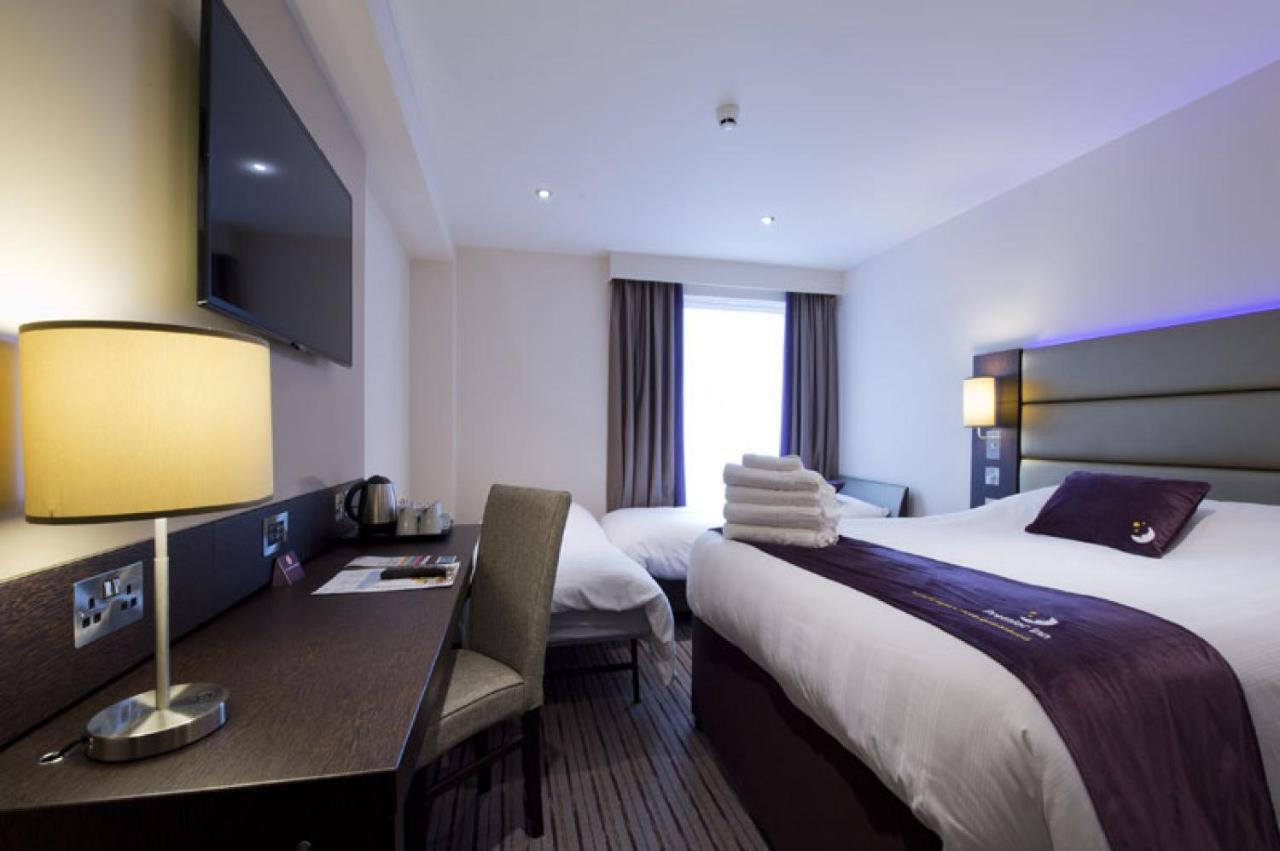 Premier Inn Guildford North - A3 Экстерьер фото