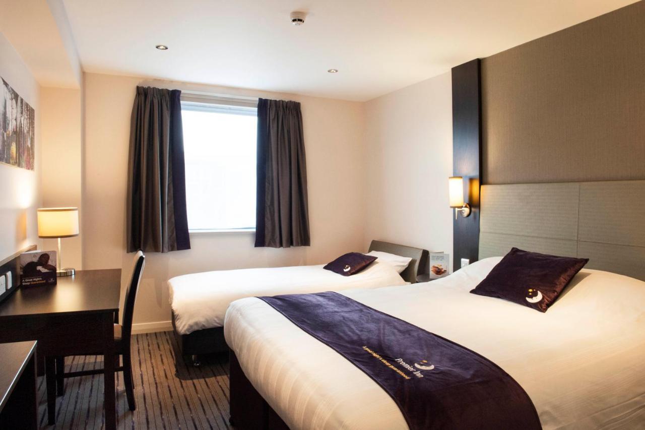 Premier Inn Guildford North - A3 Экстерьер фото
