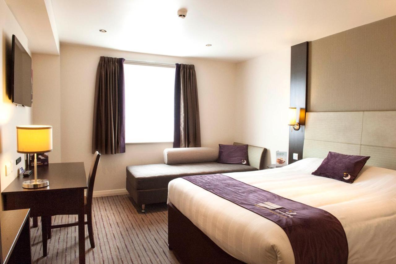 Premier Inn Guildford North - A3 Экстерьер фото