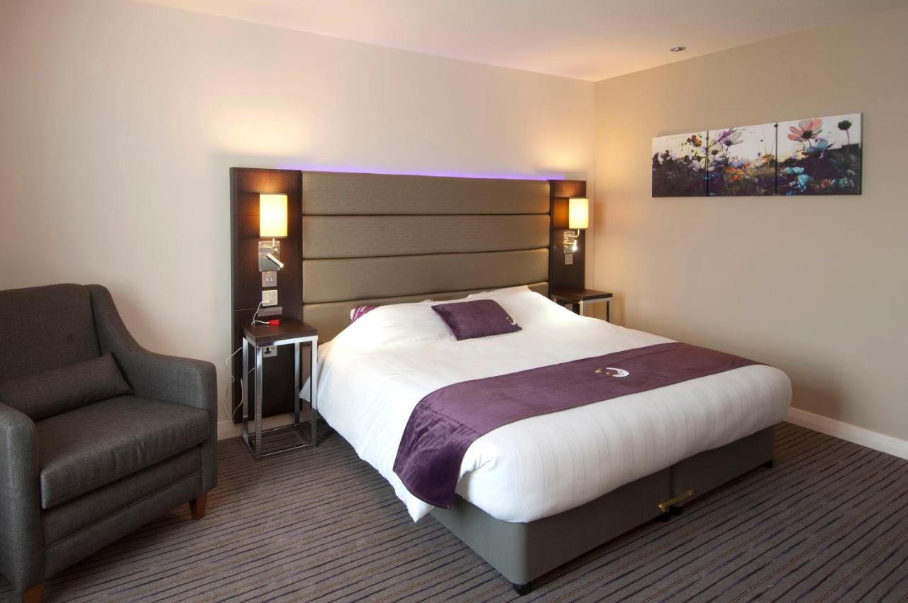 Premier Inn Guildford North - A3 Экстерьер фото