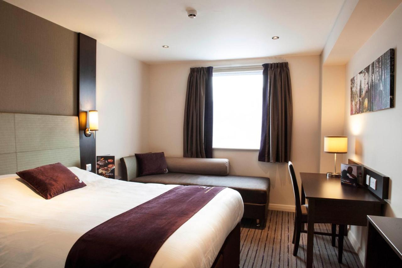 Premier Inn Guildford North - A3 Экстерьер фото