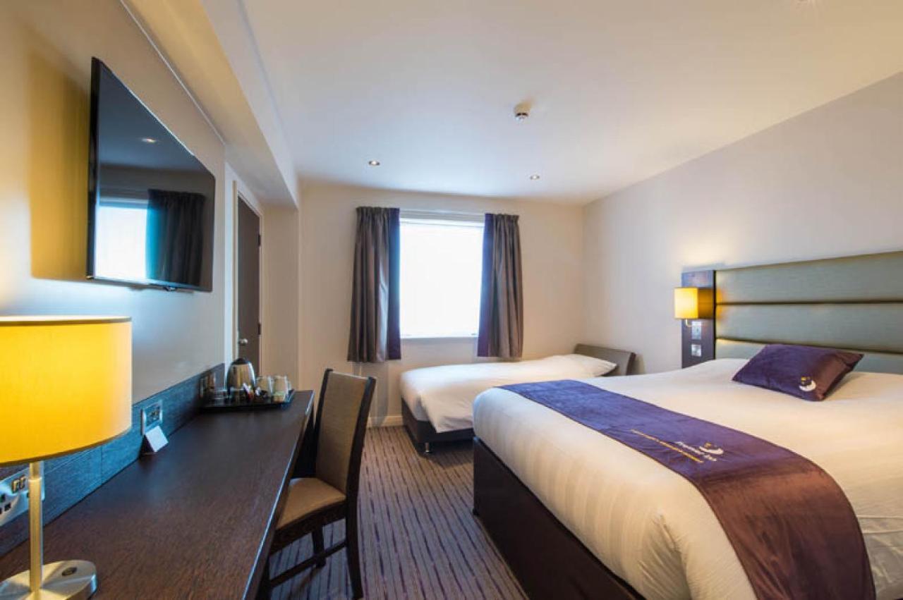Premier Inn Guildford North - A3 Экстерьер фото