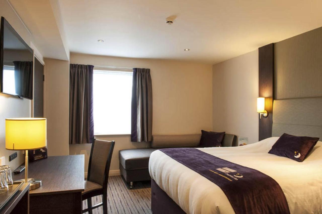 Premier Inn Guildford North - A3 Экстерьер фото