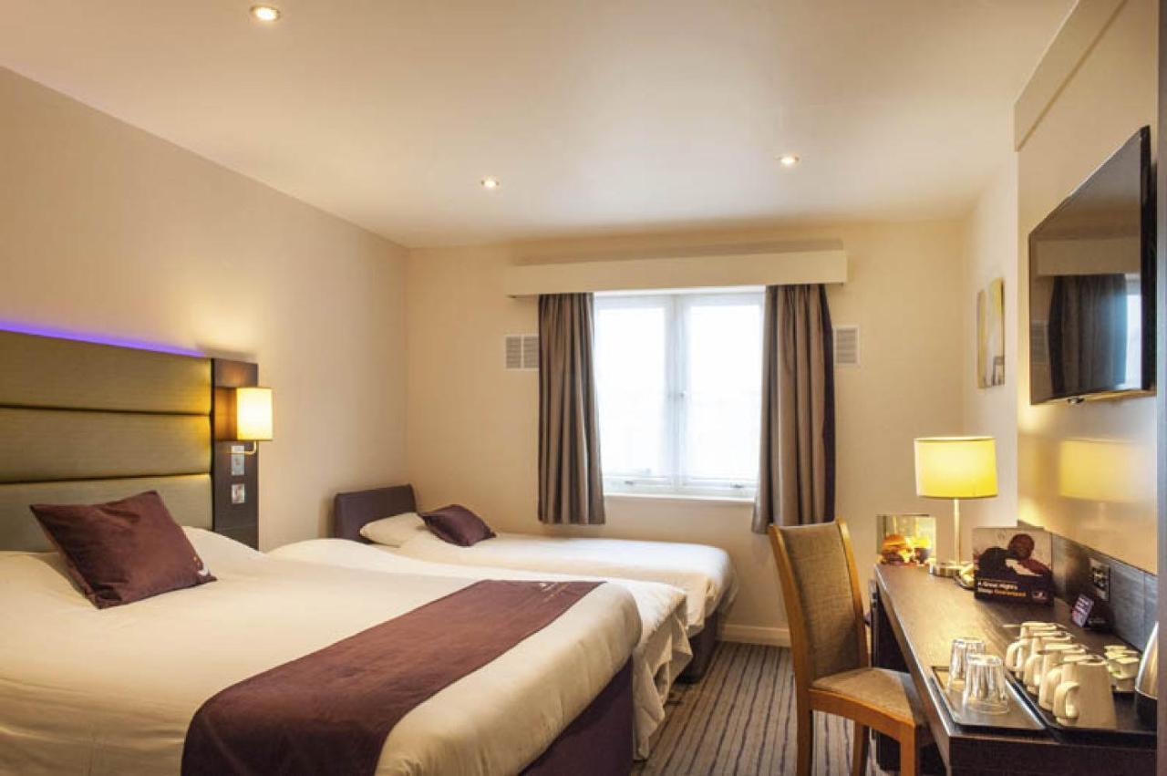 Premier Inn Guildford North - A3 Экстерьер фото