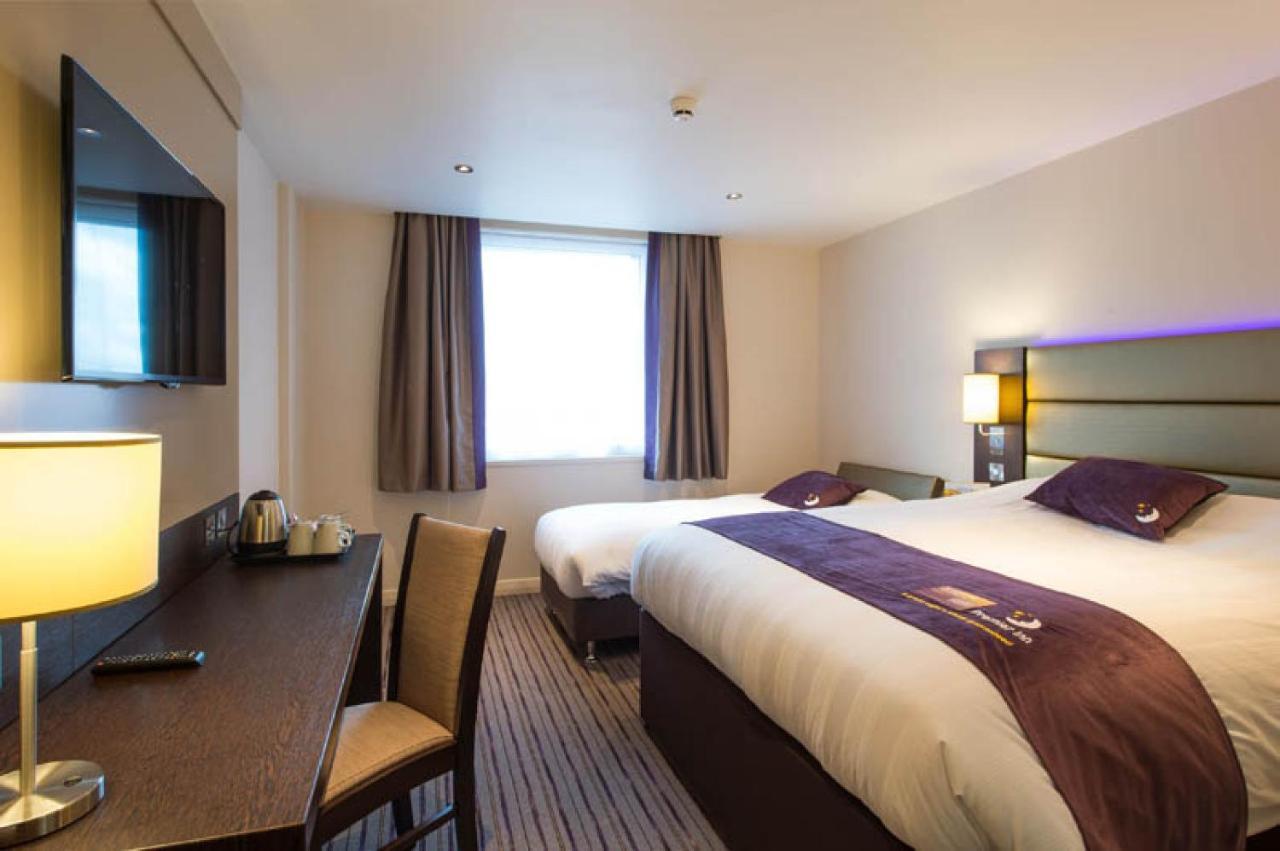 Premier Inn Guildford North - A3 Экстерьер фото