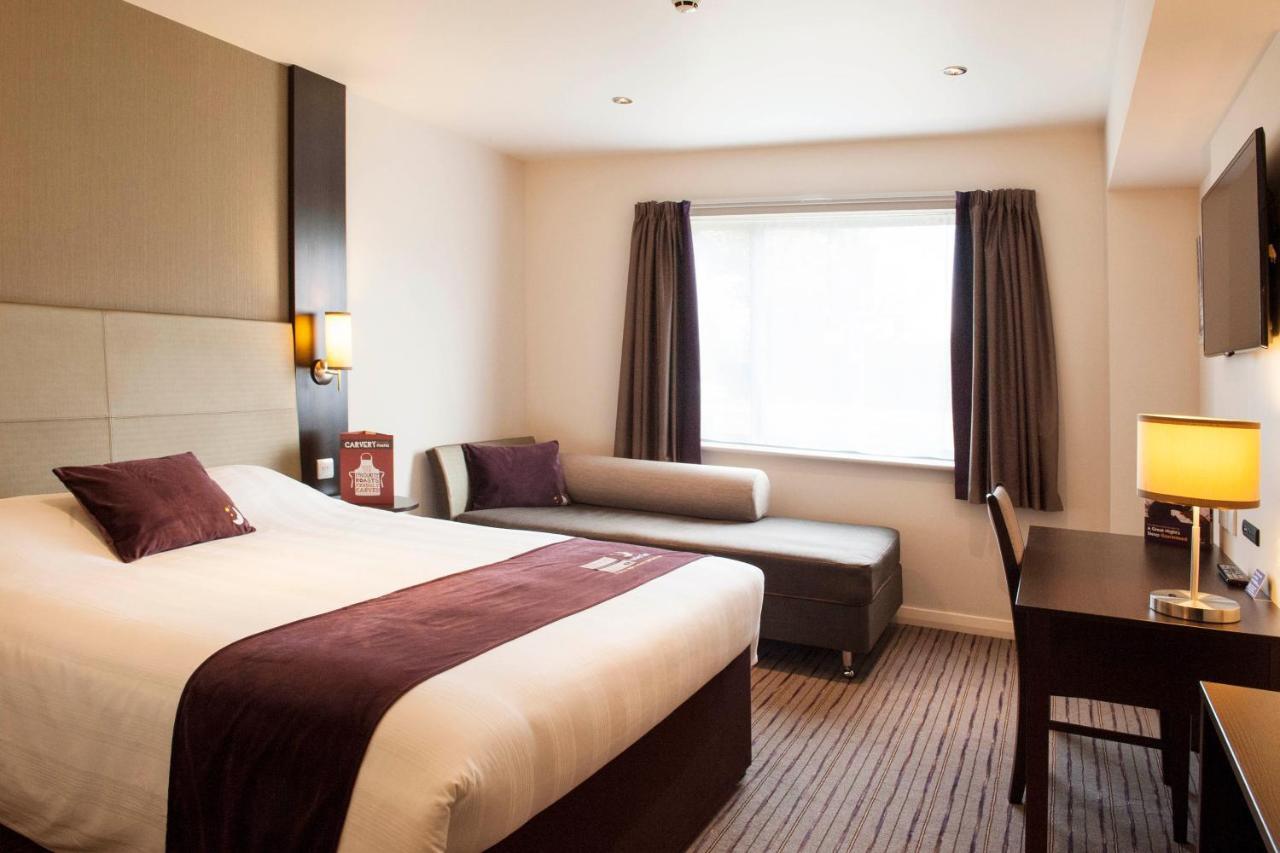 Premier Inn Guildford North - A3 Экстерьер фото