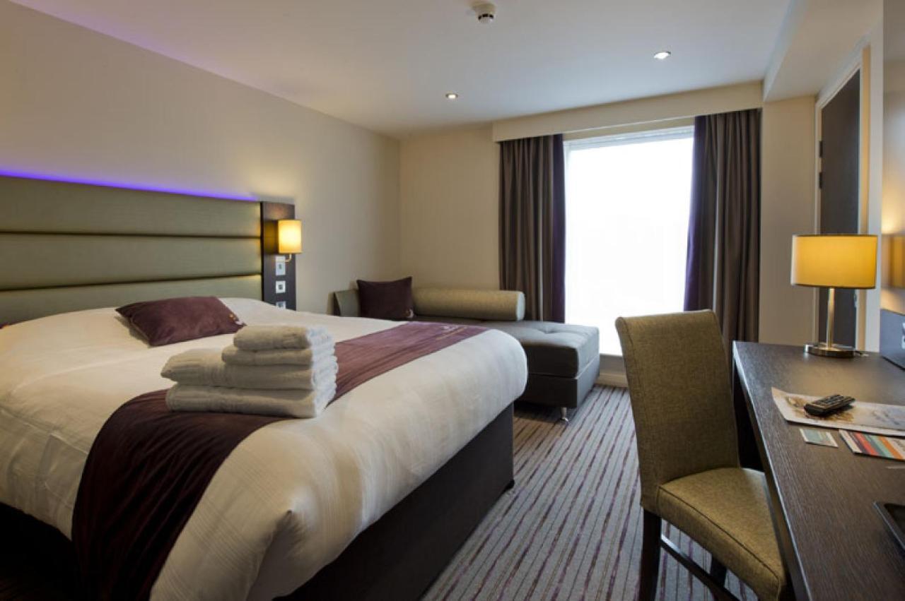 Premier Inn Guildford North - A3 Экстерьер фото